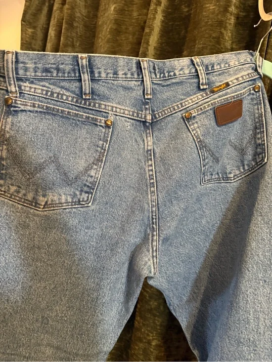 Wrangler Light Wash Men's Relaxed Jeans