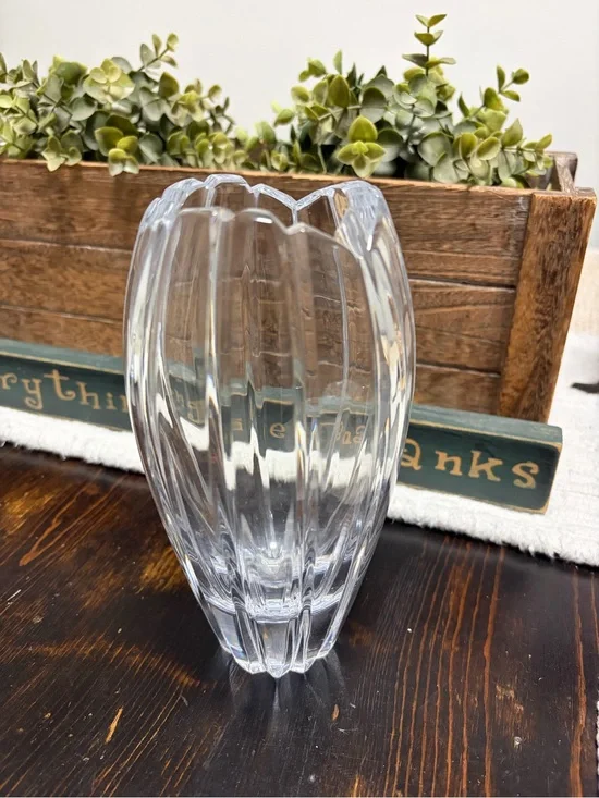 Mikasa Clear Glass Ribbed Vase