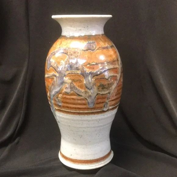 Signed Studio‎ Pottery Vase 9-1/2