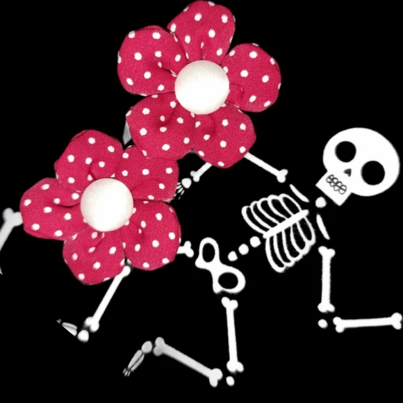 2 flower hair clips 🌹🌹