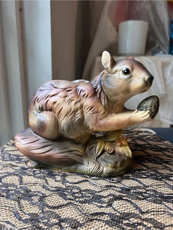 Hand-Painted Vintage Squirrel planter -Very good condition please view all pics
