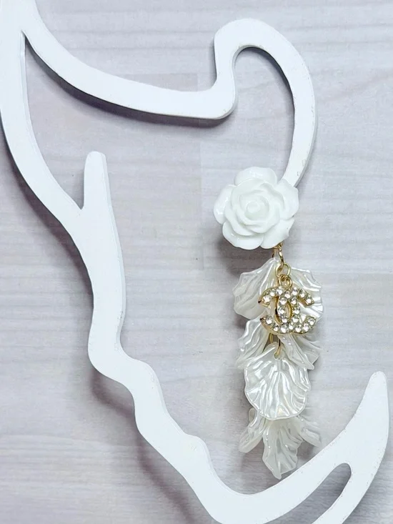 CC-White Floral Drop Earring with Gold Accent