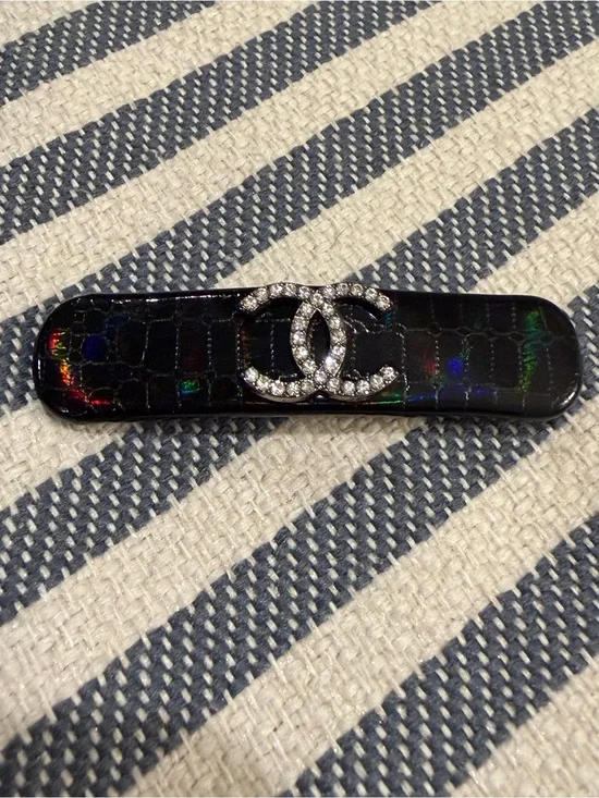 CHANEL GWP (Black Color) Rhinestone CC Snap Hair Clip 🖤🖤🖤