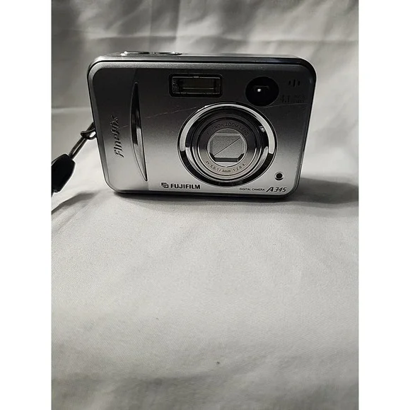 Fujifilm Finepix A345 4.1MP Digital FOR PARTS NOT WORKING LENS‎ ERROR