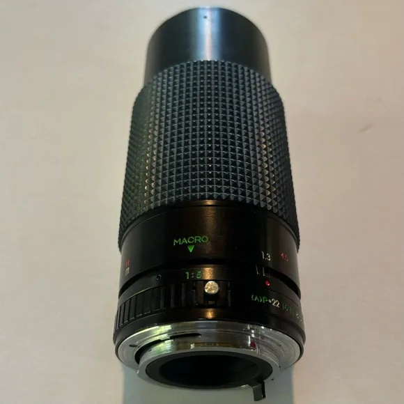Focal MC Auto Zoom Camera Lens 1:4.0 f=80-200mm Vintage Korea 931609 UNTESTED