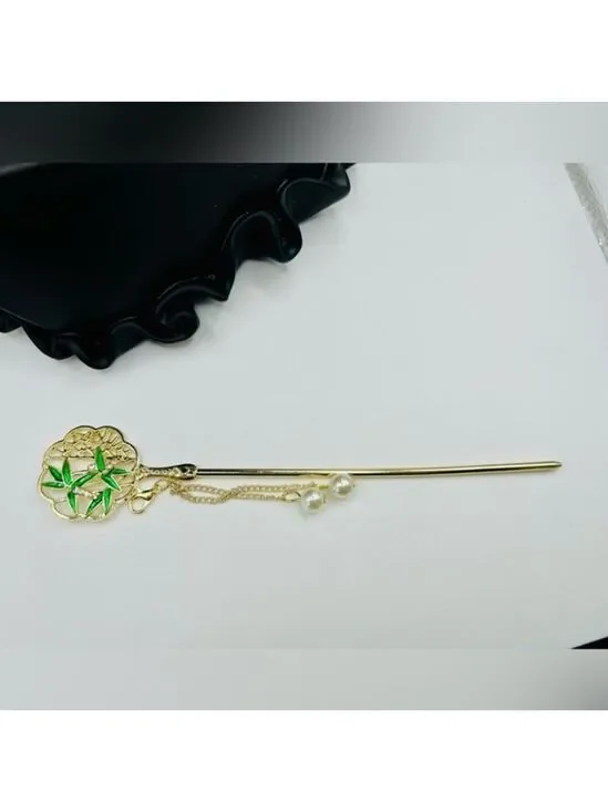 Elegant Gold Hairpin with Green Leaf Design
