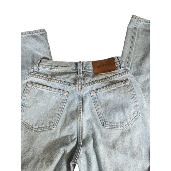 Vintage Calvin Klein Jeans Made in USA Easy Fit Denim 29 30 Light Wash