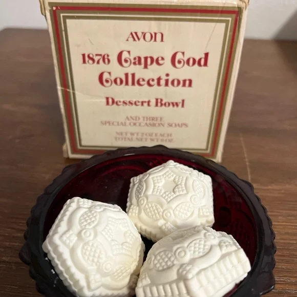 Vintage Avon 1876 Cape Cod Ruby Dessert Bowl w/ 3 Soaps – Original Box
