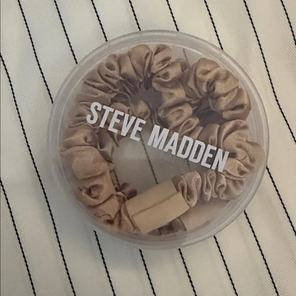 Steve Madden Beige Hair Scrunchie Set