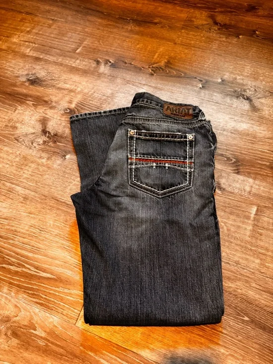 Ariat men’s jeans, 34x32.