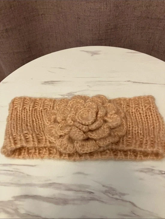 Knit Flower Headband in Peach - Women's Hair Accessory