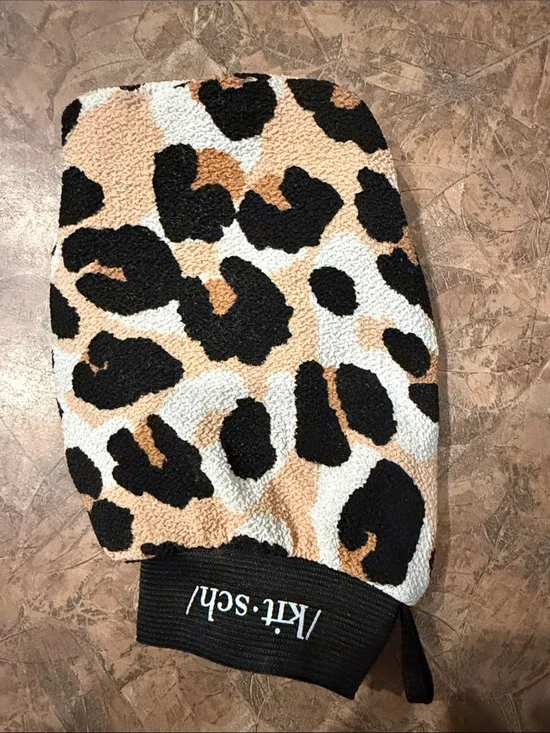 Kitsch Leopard Print Bath Mitt in Black, Tan, Cream