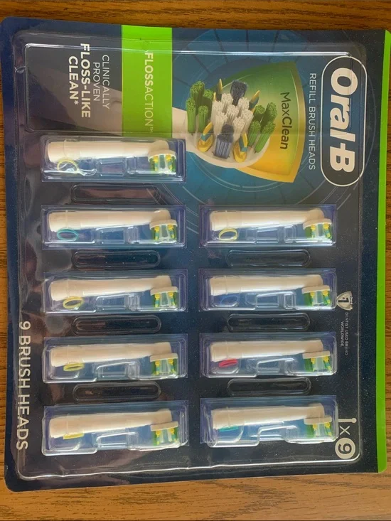 Oral-B MaxClean Replacement Brush Heads – White with Green Accent (9 Pack)