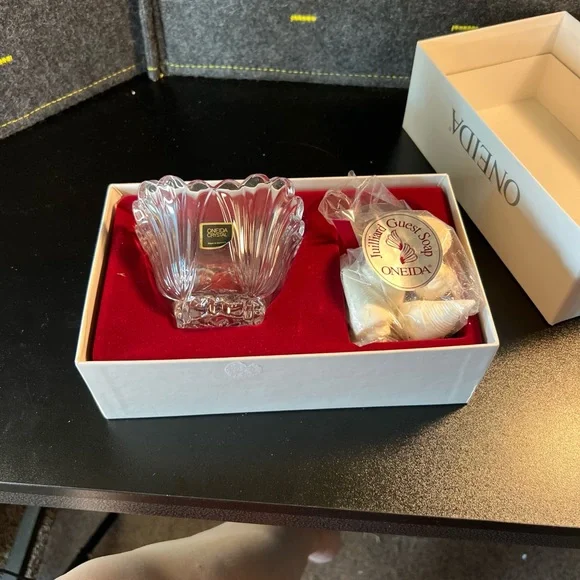 Oneida Crystal Juilliard Demi‎ Bowl & Guest Soap Seashells NEW USA Oneida NY
