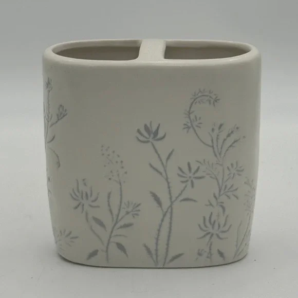 Bee & Willow Home Grey Gardens Ceramic Toothbrush Holder Floral White Grey