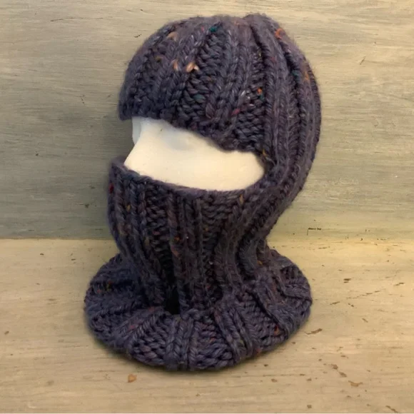 Handmade Women’s Knitted Purple Winter Face Mask Like New‎