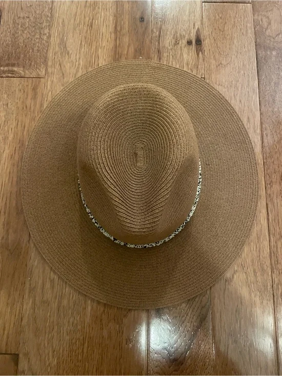 Time and Tru Wide Brim Straw Sun Hat in Brown with Patterned Band