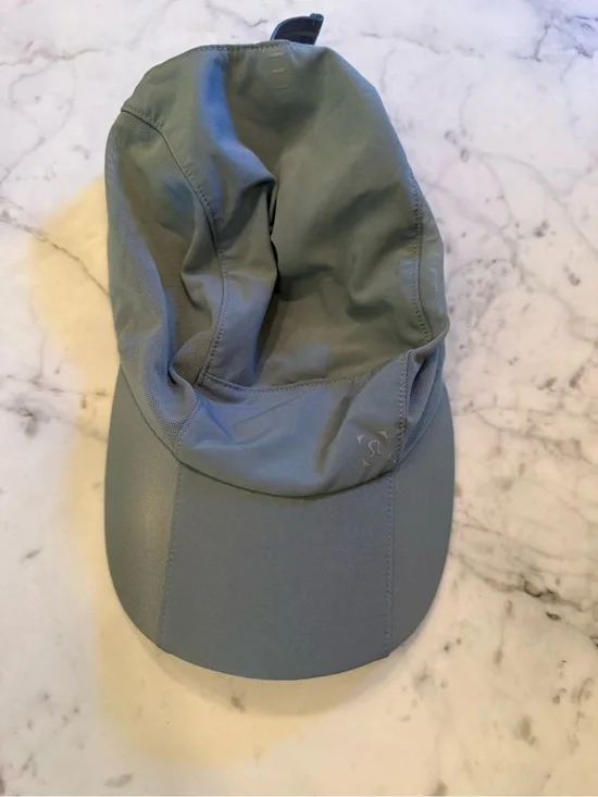 Lululemon run hat