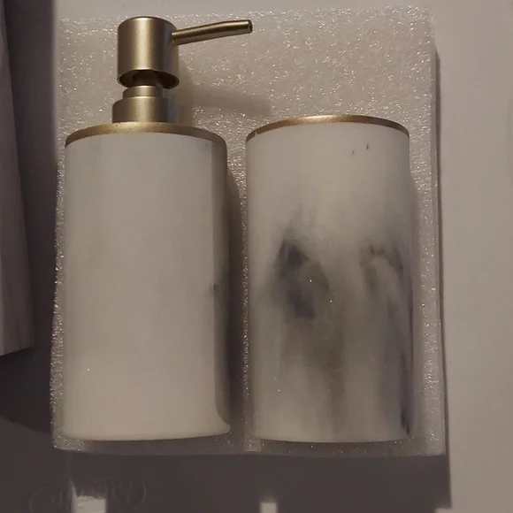 NEW Sunday Citizen Bathroom Set Soap Dispenser & Toothbrush Cup - Resin