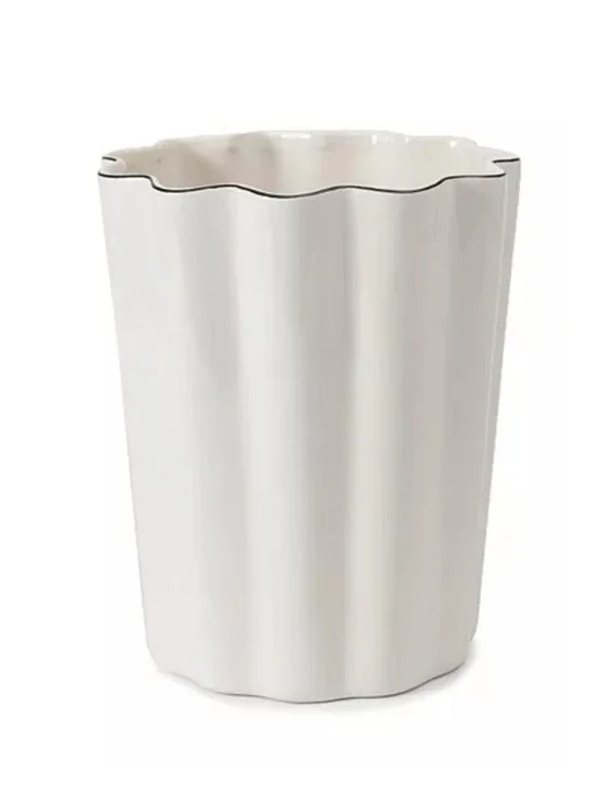 Kassatex NWT Le Marais Porcelain Waste Basket Scalloped Curves White/Black