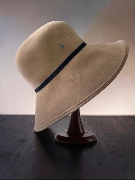 HELEN KAMINSKI TAN FELT HAT