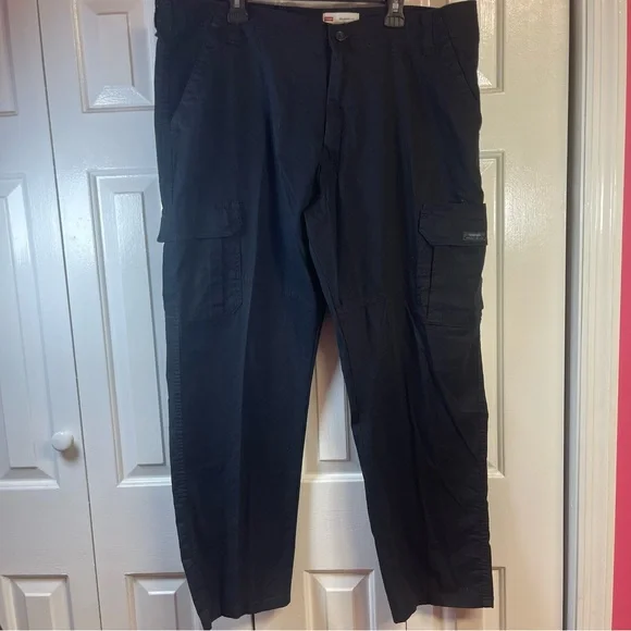 42x30 Mens Wrangler Flex for Comfort Pant Relaxed Fit Black‎ Cargo NWT M15