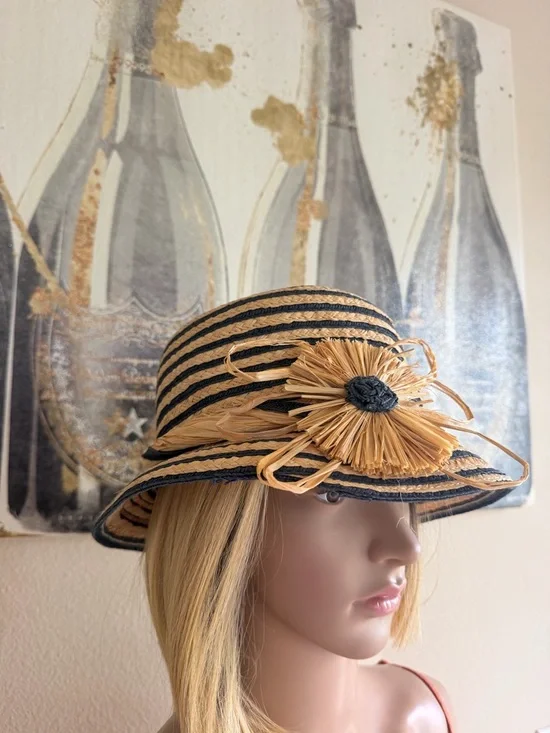 Stylish Black & Natural Straw Sun Hat with Decorative Flower