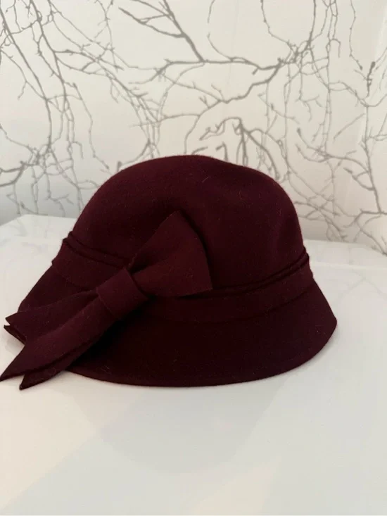 Brooks Brothers Vintage/Retro Women's 100% wool cloche hat - burgundy/maroon