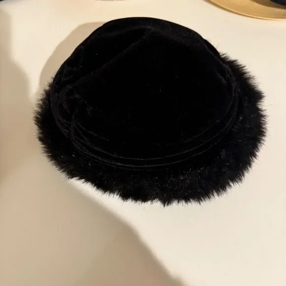 Betmar New York Black Velvet Fluffy Faux Fur Brim Hat bucket Lined