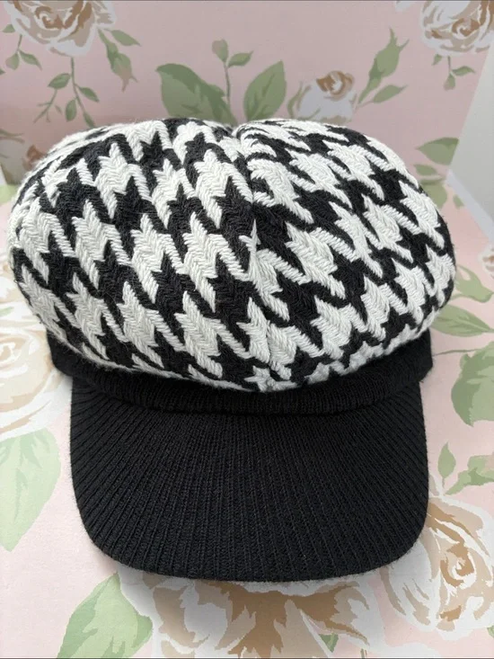 Envision Studio Black/White Knit Hat