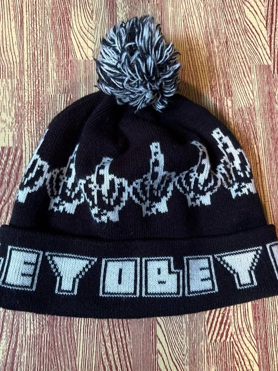 Obey Middle finger Black & white Pom Beanie