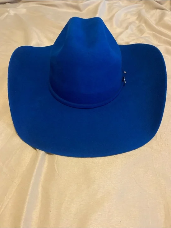 Vibrant Royal Blue Serratelli Felt Cowboy Hat