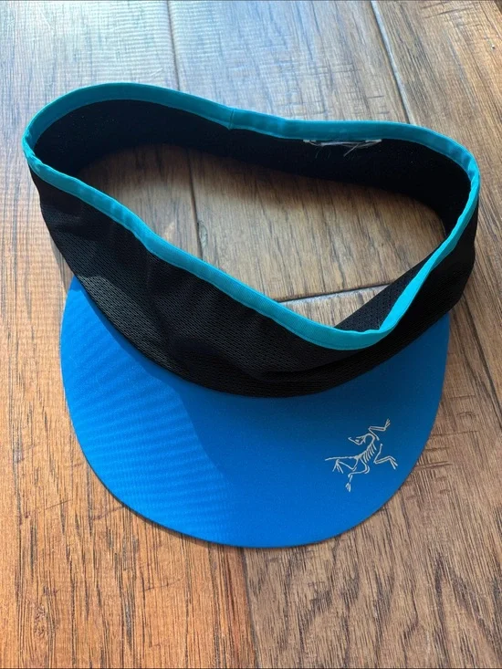 Arc’Teryx Blue Visor Sun Hat with Teal Trim