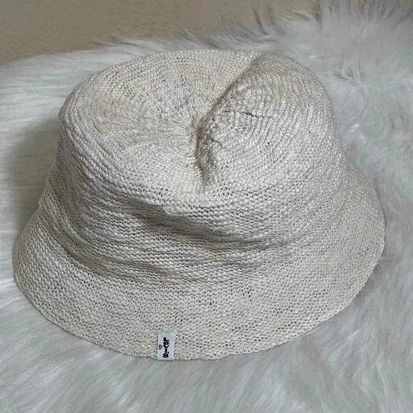 Levi’s Cream Bucket Hat