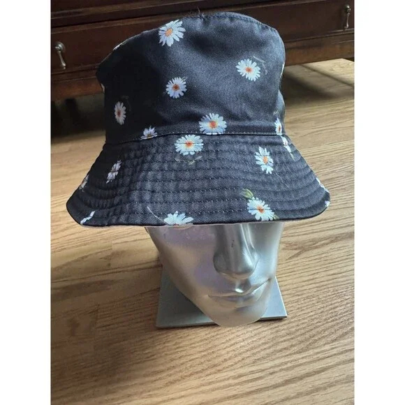 Alice & Olivia‎ Black Daisy Bucket Reversible Hat