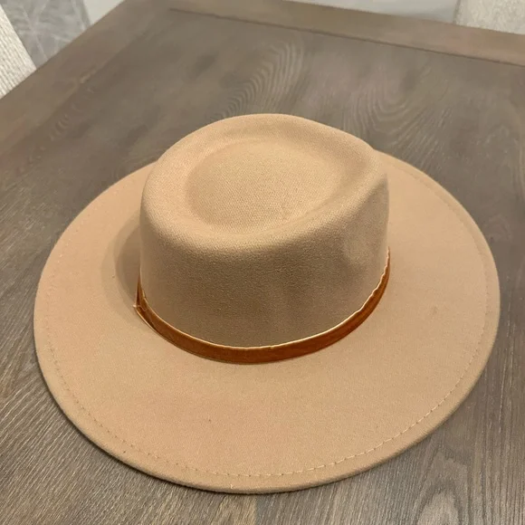 Women’s Boutique Fedora‎ Tan Hat M/L with Brown Strap