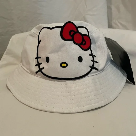 SF Giants Hello Kitty White Bucket Hat with Red Bow