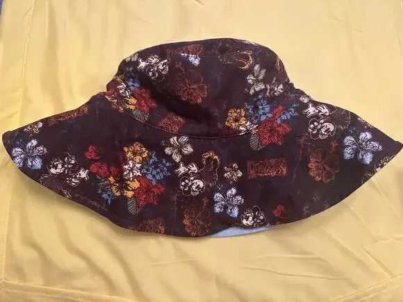 NWOT Disney Parks Minnie Mouse Floral Hawaiian Hula Girl Bucket Hat