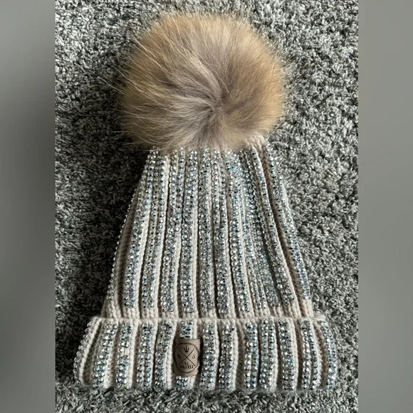 Be Sparkle Rhinestone Pom Pom beige hat.‎