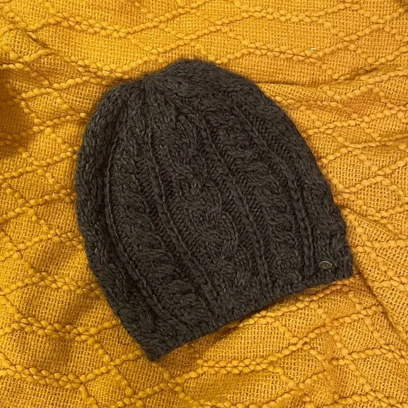 American Eagle dark gray knit beanie