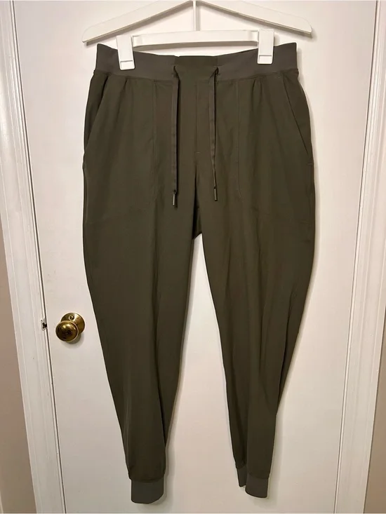 LULULEMON ABC WARPSTREME JOGGERS IN ARMY GREEN SIZE MEDIUM