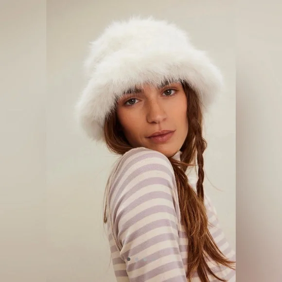 Free people X Unreal Fur ICE Queen Bucket hat