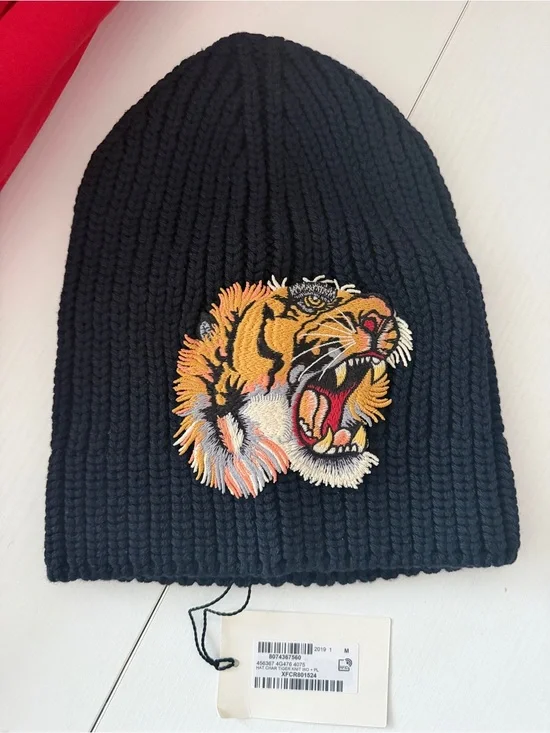 Gucci Black Knit Beanie with Embroidered Tiger