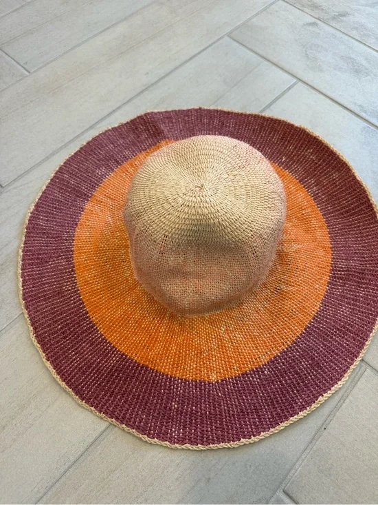 The limited beach hat