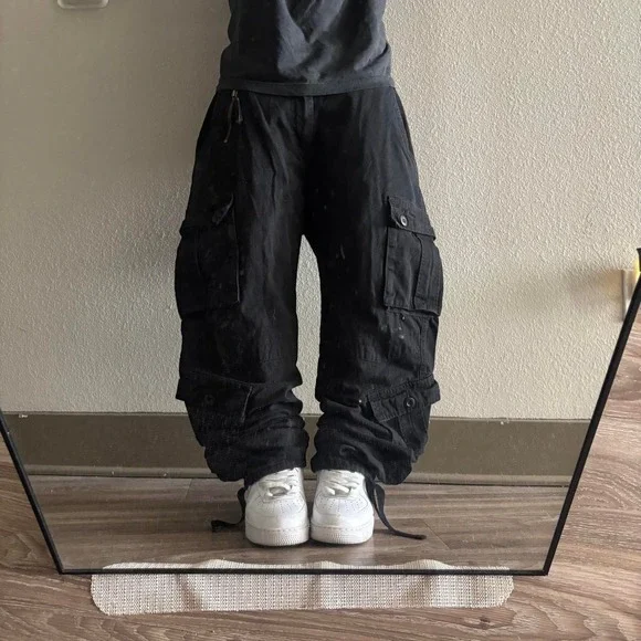 Vintage Y2K/2000s Baggy Black Streetwear Skater Style Paint Splatter Cargo Pants