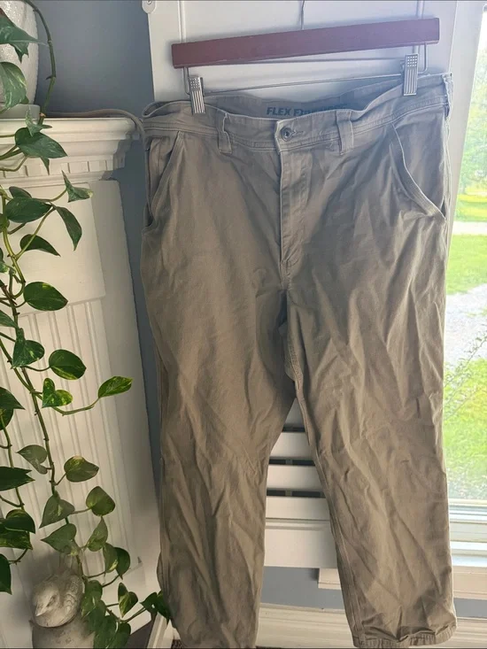 Duluth Trading Co Men's Flex Chinos in Taupe Green