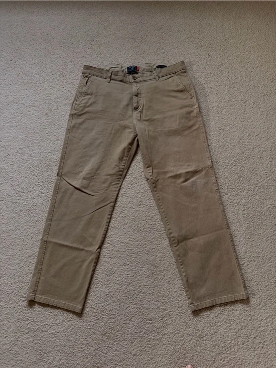 Dockers Men's Chinos in Khaki