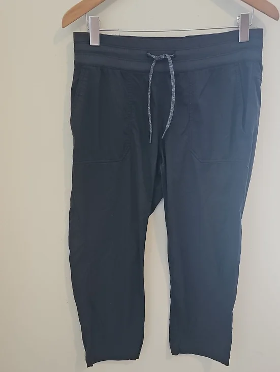 The North Face Womens Dark Gray Drawstring Joggers. Size‎ Meduim