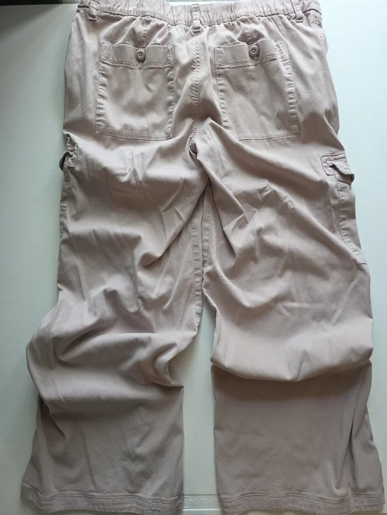 American Eagle Outfitters Women's Wide leg Cargo Pants in Light Pink