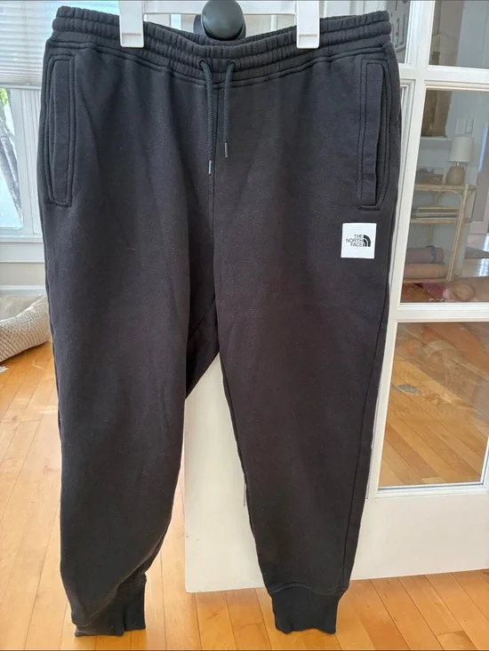 The North Face Black Men's Fleece Joggers with Logo Patch
